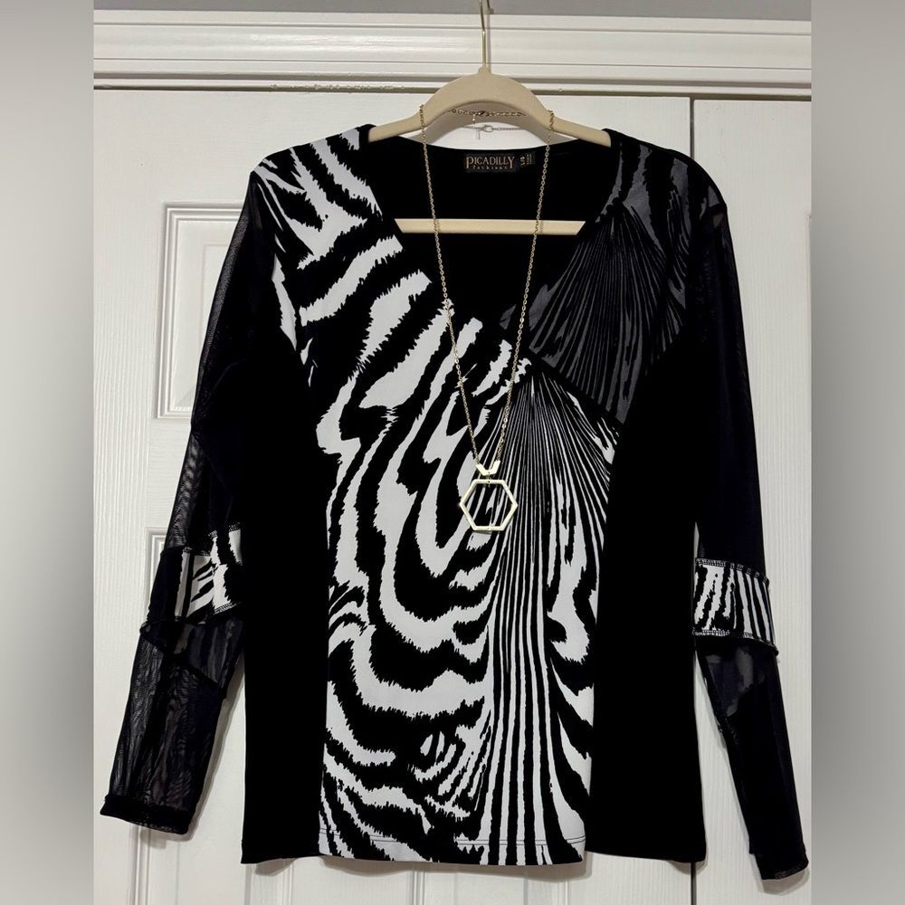 Picadilly Fashions black & white top! - Picture 5 of 14